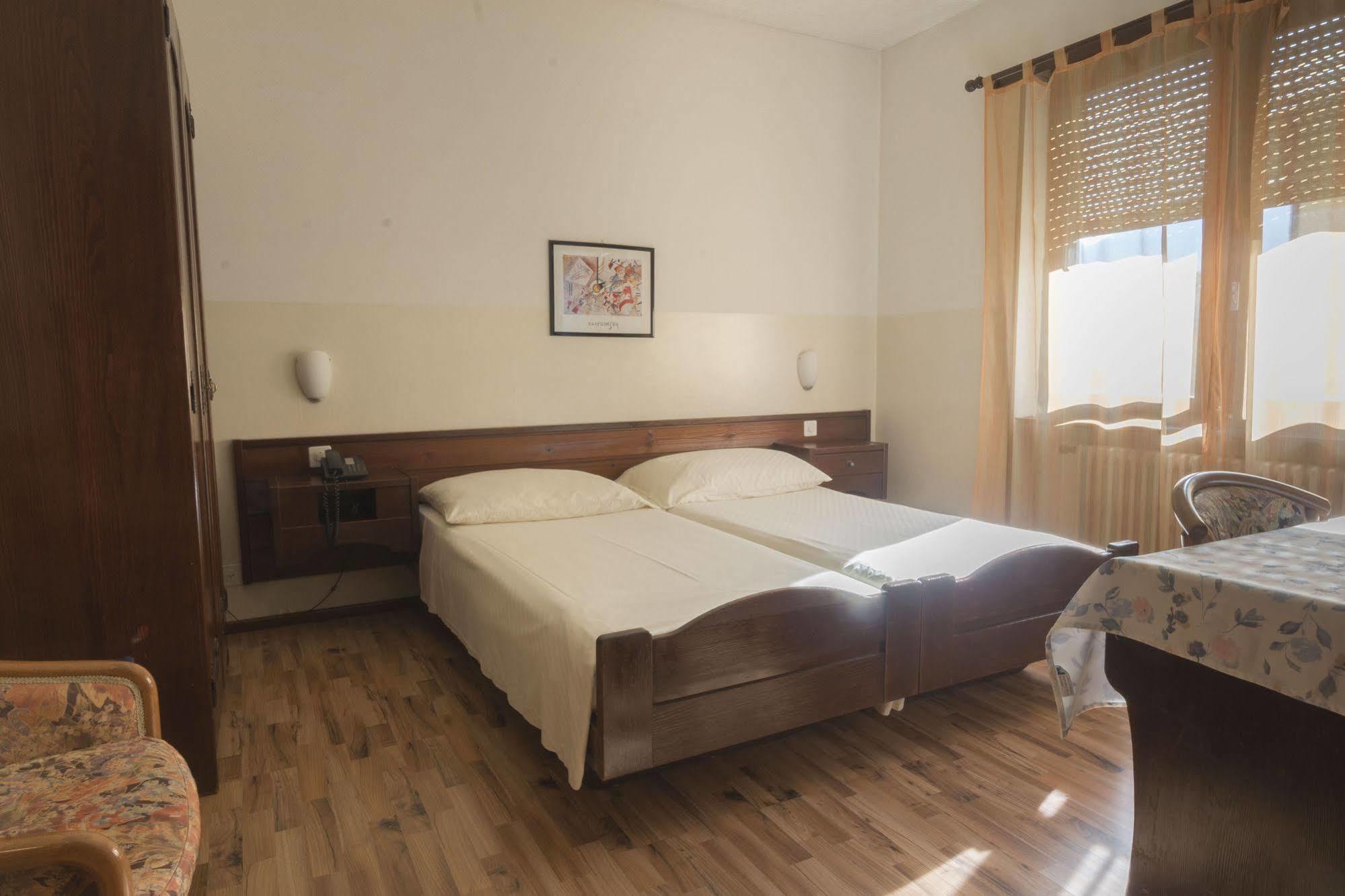 Hotel Besso Lugano Center ภายนอก รูปภาพ